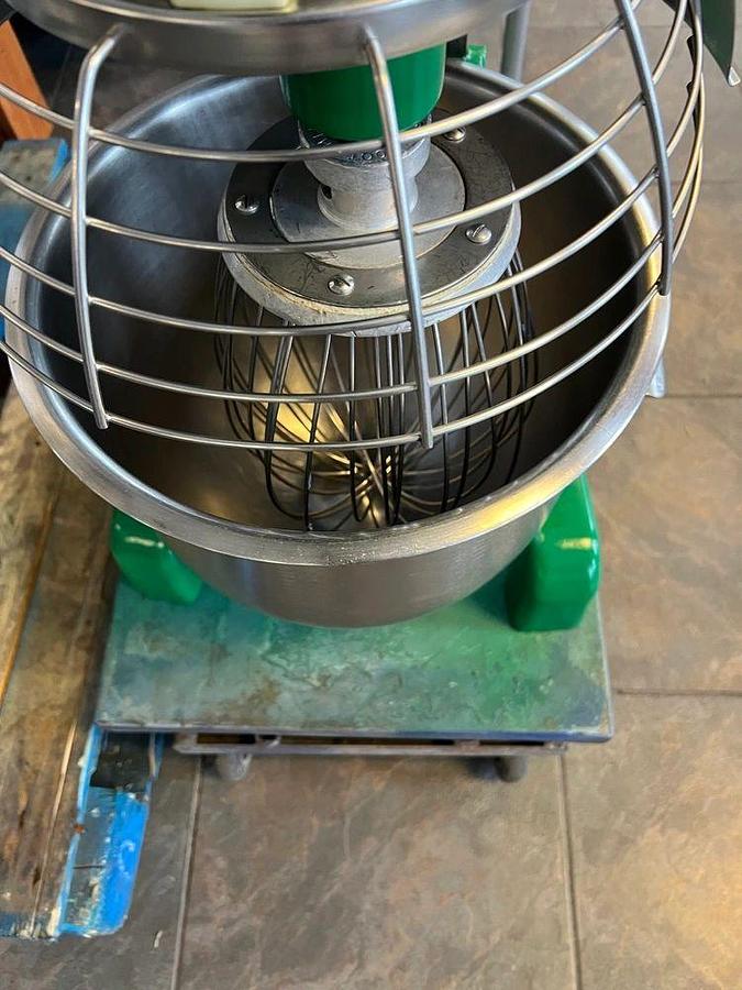 Used HOBART A 200 20 QT Mixer Includes, Bowl Guard, Hook & Whip 115VHOBART A 200 20 QT Mixer Includes, Bowl Guard, Hook & Whip 115V