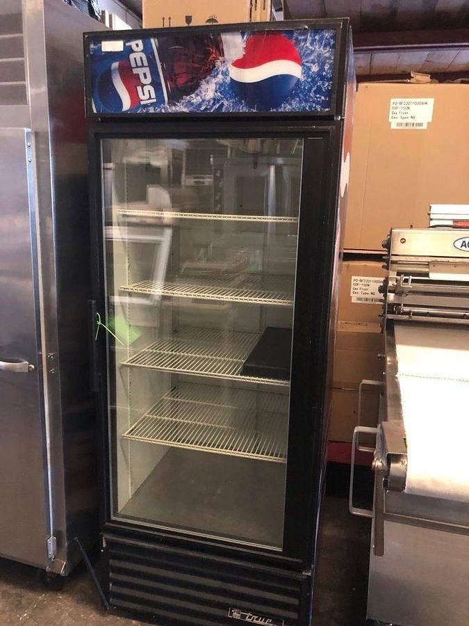 Used True GDM-26 One Section Glass Door MerchandiserTrue GDM-26 One Section Glass Door Merchandiser