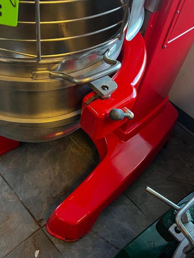 Used Hobart Legacy+ HL662-1STD 60 Qt. Planetary Floor Pizza MixerHobart Legacy+ HL662-1STD 60 Qt. Planetary Floor Pizza Mixer