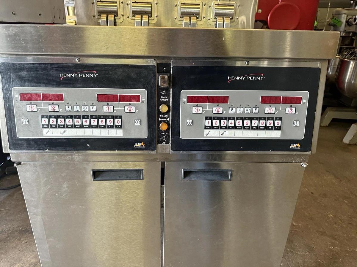 Used Henny Penny LVE-102-EE Fryer - (2) Vats, 208v 3 Phase Excellent condition
