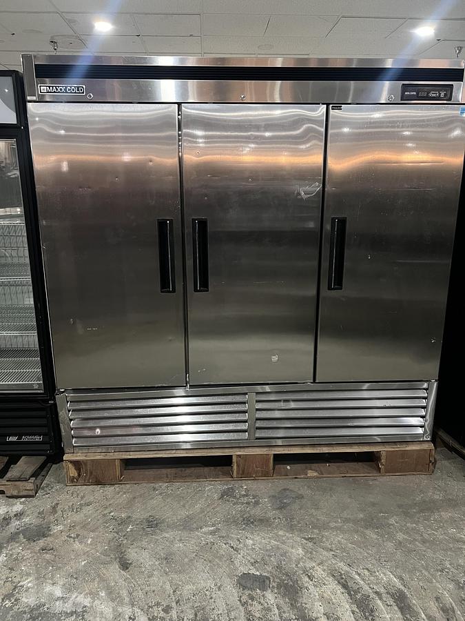Refurbished Maxx Cold 3 Door Commercial Reach-In Freezer Stainless Steel Restaurant Freezer