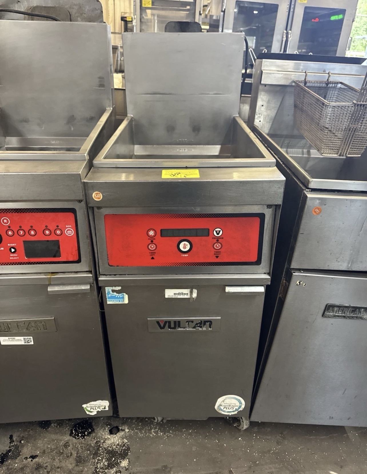 Refurbished VULCAN 1VK45D COMMERCIAL NATURAL GAS DEEP FRYER WITH BUILT-IN OIL FILTRATION SYSTEM