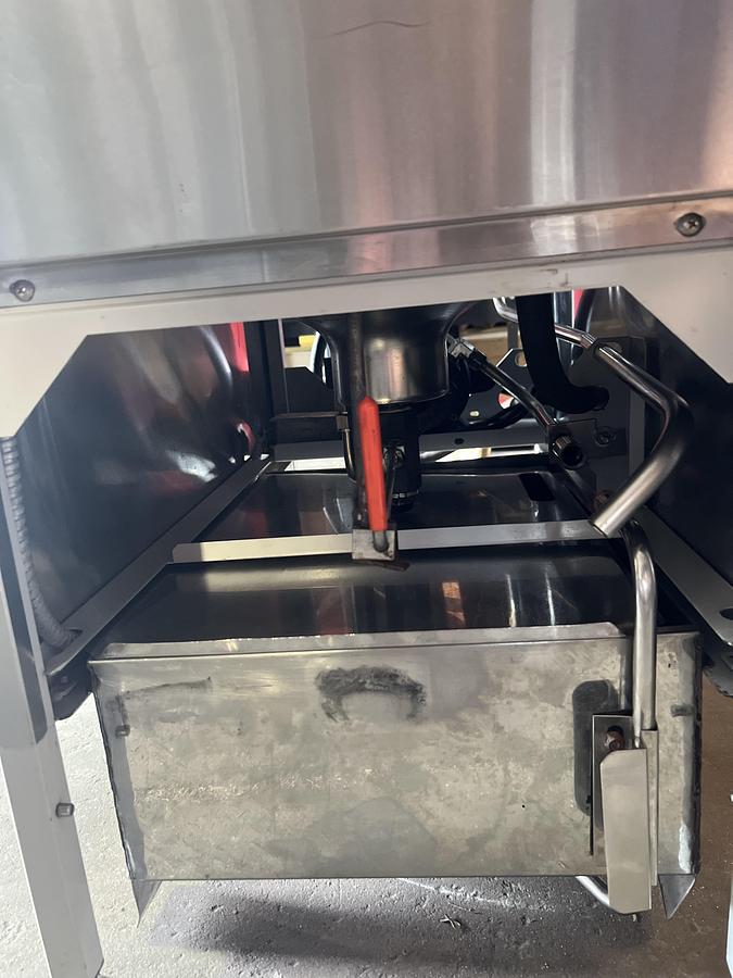 Refurbished Broaster Model 1800 Commercial Pressure Fryer w/ Filtration Digital Controls