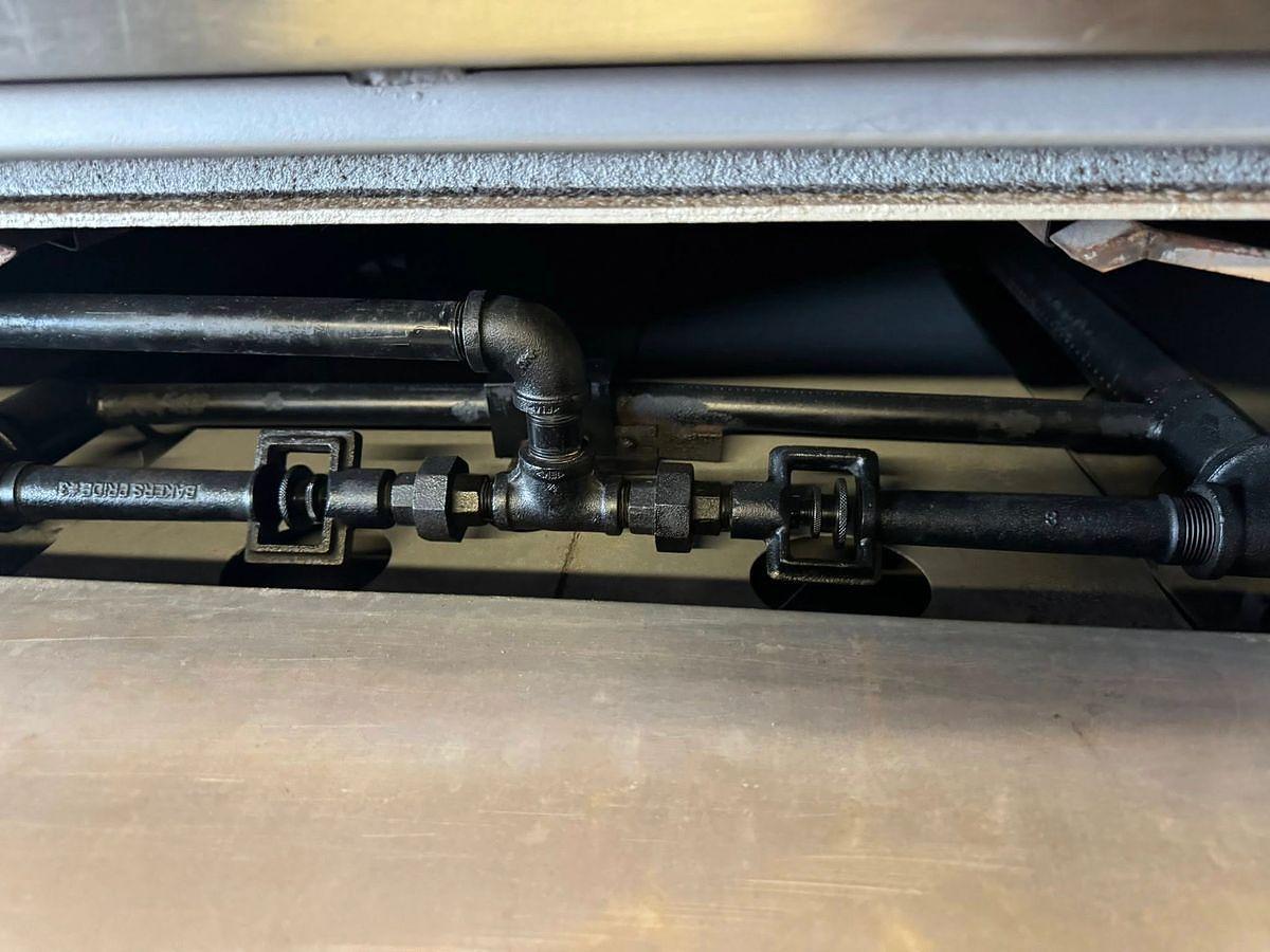 Used Bakers Pride Natural Gas Single Deck Pizza Oven 60" - 120,000 BTUBakers Pride Natural Gas Single Deck Pizza Oven 60" - 120,000 BTU