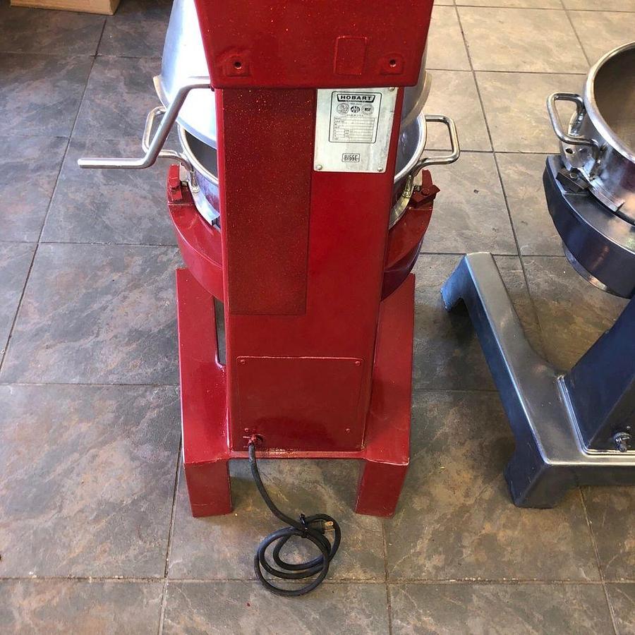 Used Hobart D-300 30 Qt Bakery Dough Mixer w/ Bowl, Hook Volts 115 Phase 1Hobart D-300 30 Qt Bakery Dough Mixer w/ Bowl, Hook Volts 115 Phase 1