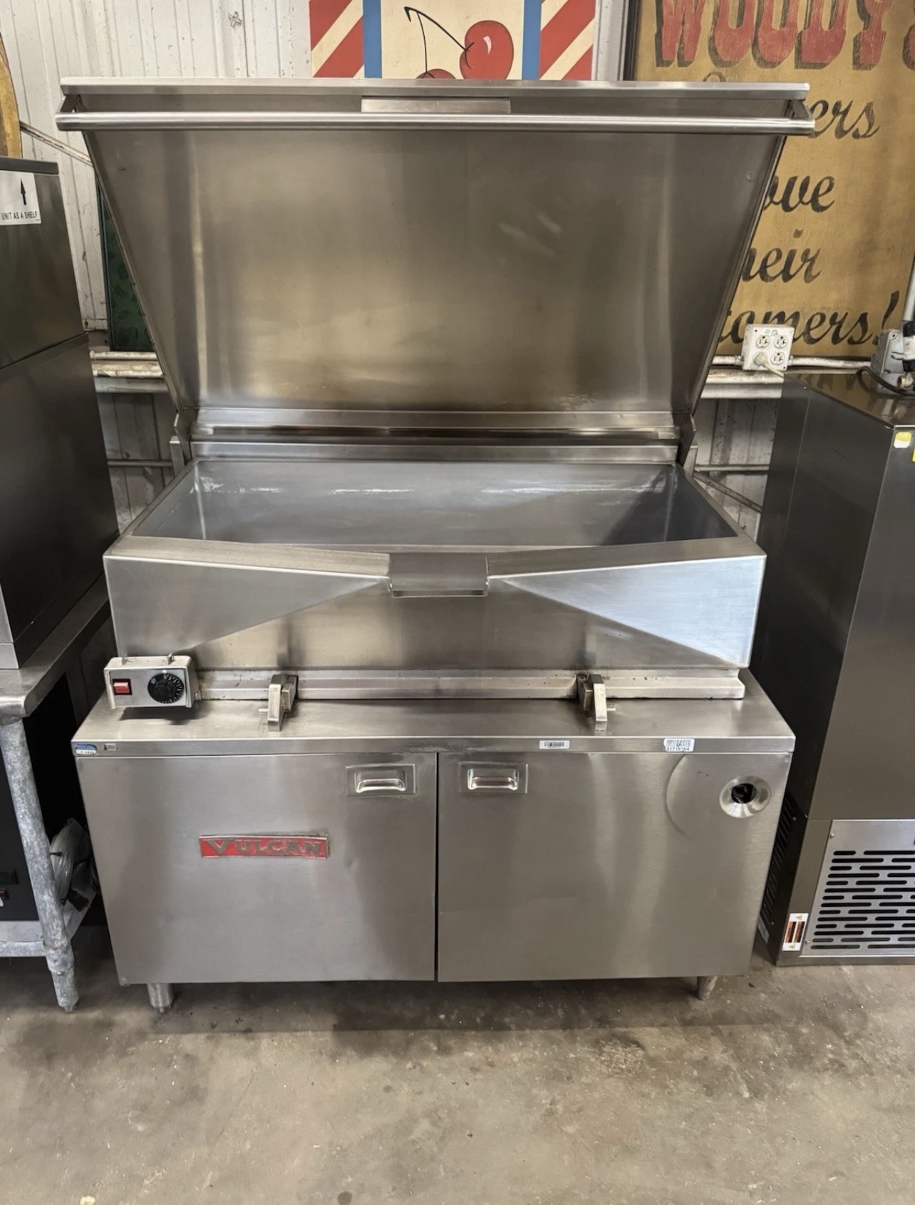 Refurbished VULCAN VGS40 40 GALLON NATURAL GAS TILT SKILLET / BRAISING PAN – 100,000 BTU