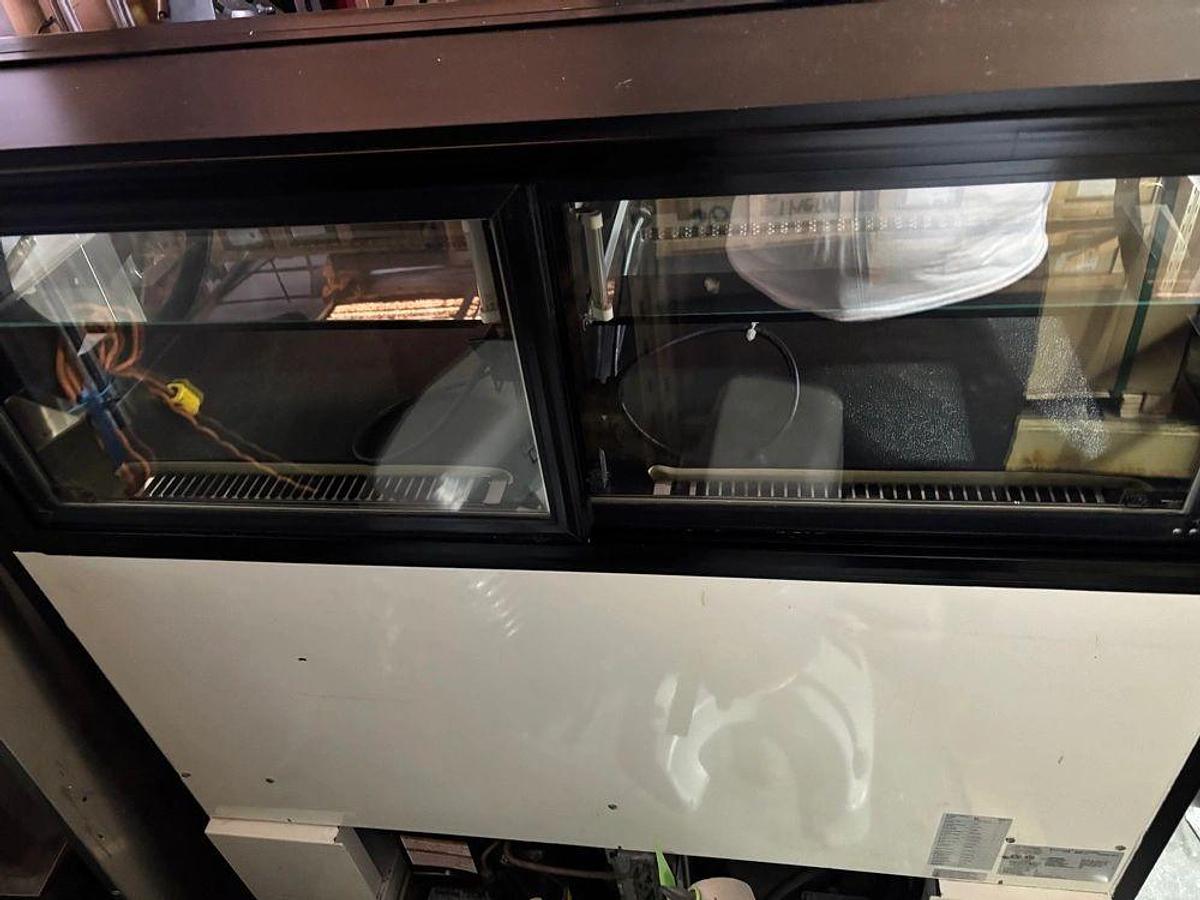 Used Structural Concepts Encore Refrigerated Dual-Temp Bakery Case Model HOU4852RStructural Concepts Encore Refrigerated Dual-Temp Bakery Case Model HOU4852R