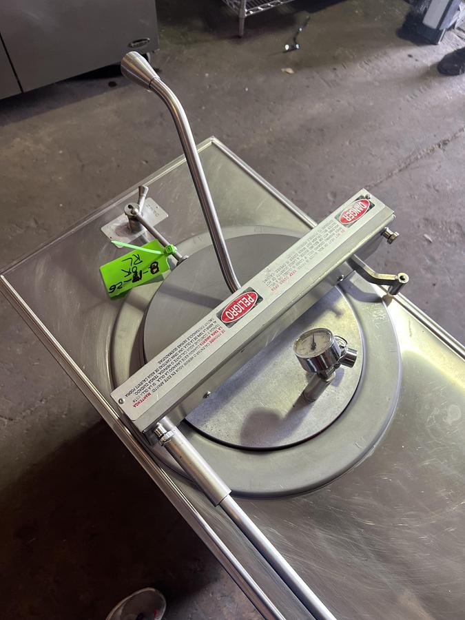 Refurbished Broaster Model 1800 Commercial Pressure Fryer w/ Filtration Digital Controls