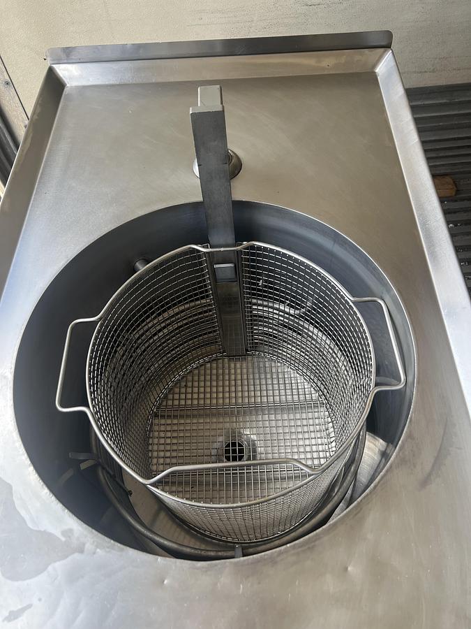 Refurbished Giles GEF-720 Commercial Electric Fryer – Digital Controls & Built-In Filtration