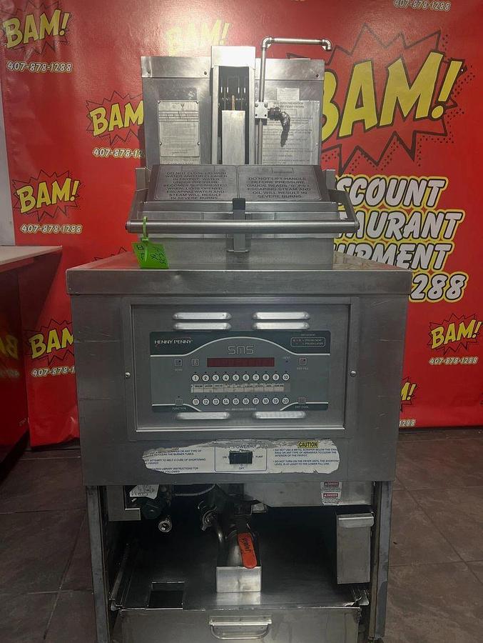 Used Henny Penny PFG690.09 26” 8-Head Natural Gas Pressure FryerHenny Penny PFG690.09 26” 8-Head Natural Gas Pressure Fryer