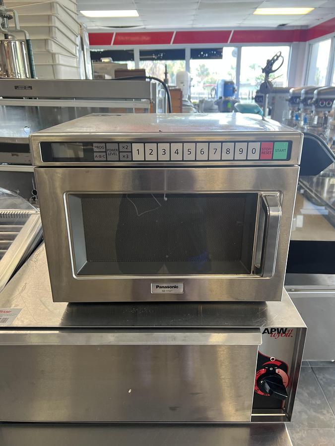 Refurbished Panasonic NE-17521 Commercial Microwave Oven 