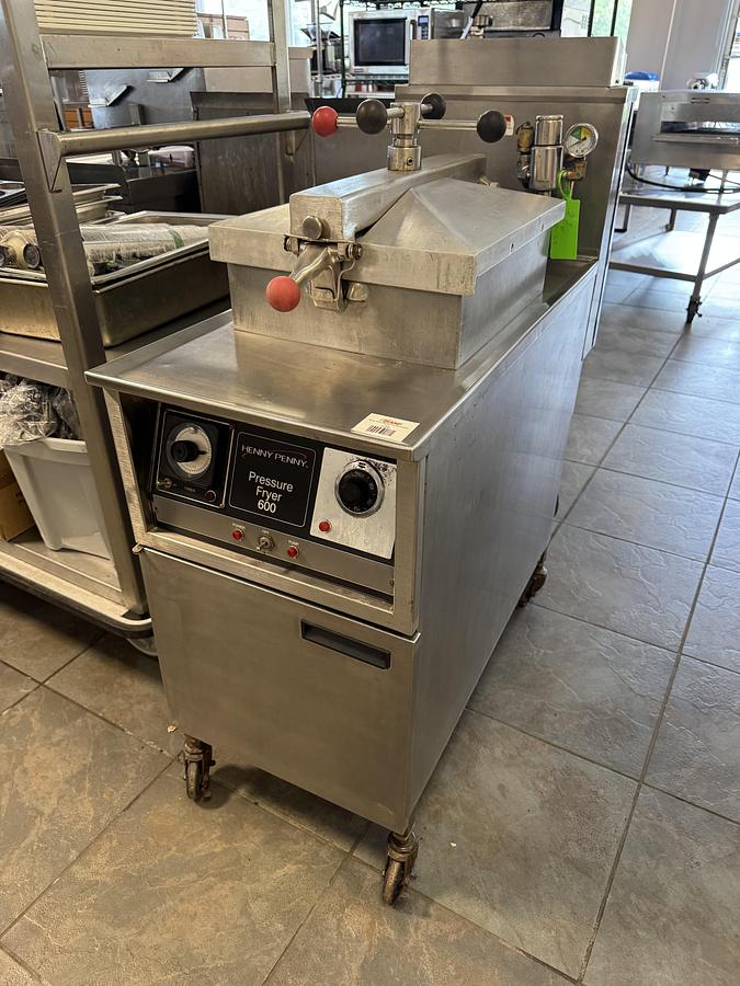 Used Henny Penny Pressure Fryer 600 Natural Gas
