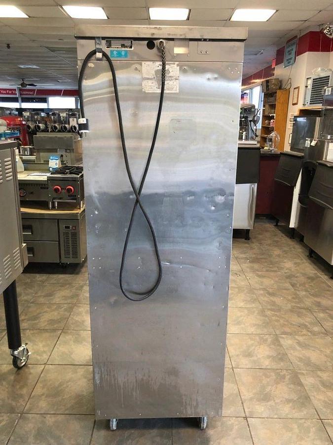 Used Alto-Shaam 1200-UP Mobile 16 Pan Dutch Door Holding Cabinet with Universal Racks - 208/240VAlto-Shaam 1200-UP Mobile 16 Pan Dutch Door Holding Cabinet with Universal Racks - 208/240V