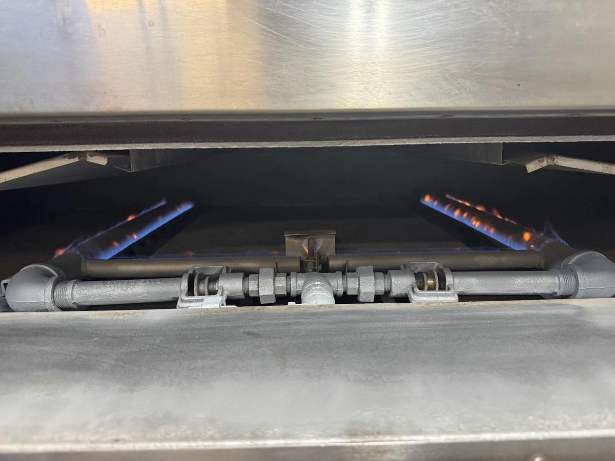Refurbished BAKERS PRIDE Y600 COMMERCIAL 78" PIZZA DECK GAS OVEN- Great Bricks- Tested