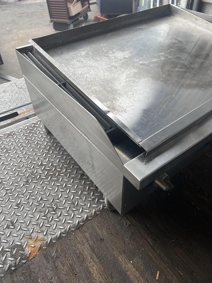 Refurbished Globe GCB36G 36” Commercial Gas Griddle – Natural Gas / Propane