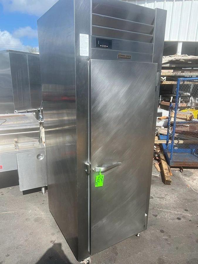 Used Traulsen RHF132W-FHS Full Height Insulated Mobile Heated Cabinet w/ (3) Pan Capacity, 208v/1phTraulsen RHF132W-FHS Full Height Insulated Mobile Heated Cabinet w/ (3) Pan Capacity, 208v/1ph