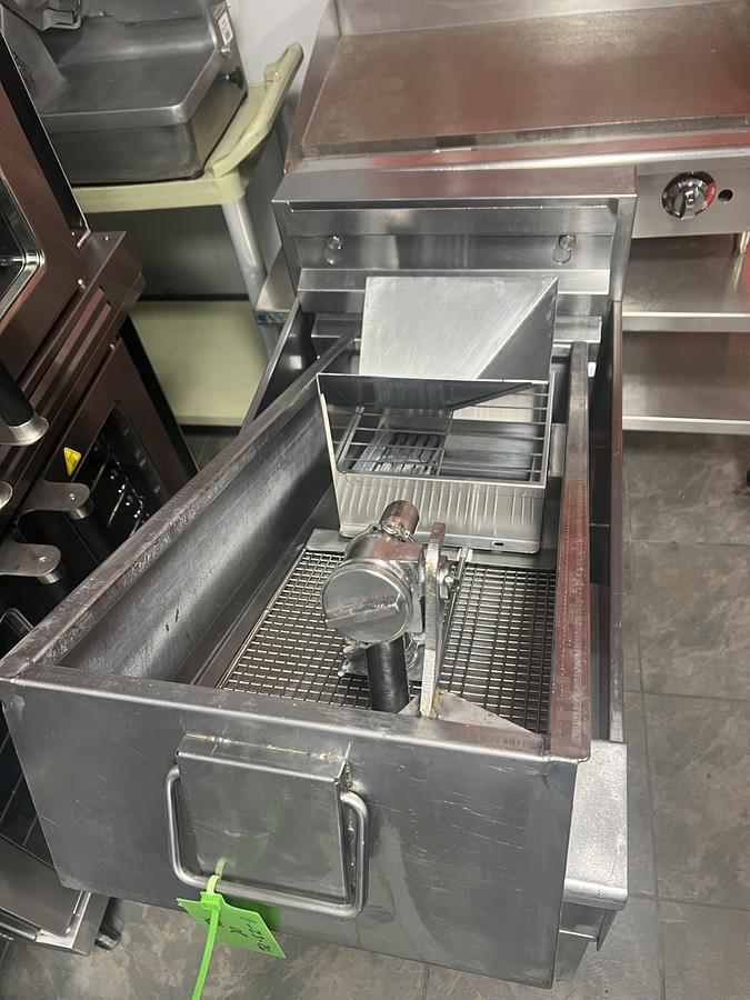 Used Pitco YR14 Commercial Gas Fryer with Giles Grease Filtration Station – Complete Frying System
