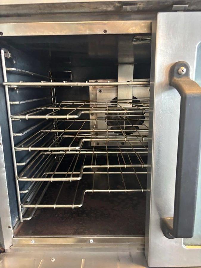 Used Vulcan Double Full Size Natural Gas Convection Oven - 100,000 BTUVulcan Double Full Size Natural Gas Convection Oven - 100,000 BTU