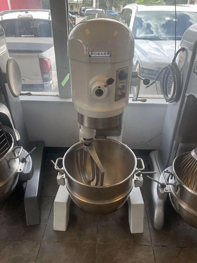 Used Hobart H600 60 Qt Mixer 1/2HP - 1Ph - 120V - Stainless Bowl And Dough PaddleHobart H600 60 Qt Mixer 1/2HP - 1Ph - 120V - Stainless Bowl And Dough Paddle