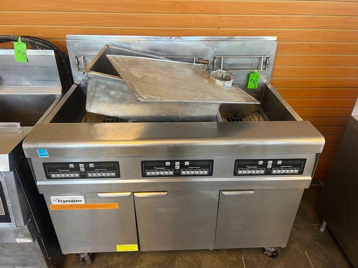 Used Frymaster FPPH355 Natural Gas 150 lb. 3 Unit High-Efficiency Gas Floor Fryer System with CM3.5 Controls - 240,000 BTUFrymaster FPPH355 Natural Gas 150 lb. 3 Unit High-Efficiency Gas Floor Fryer System with CM3.5 Controls - 240,000 BTU