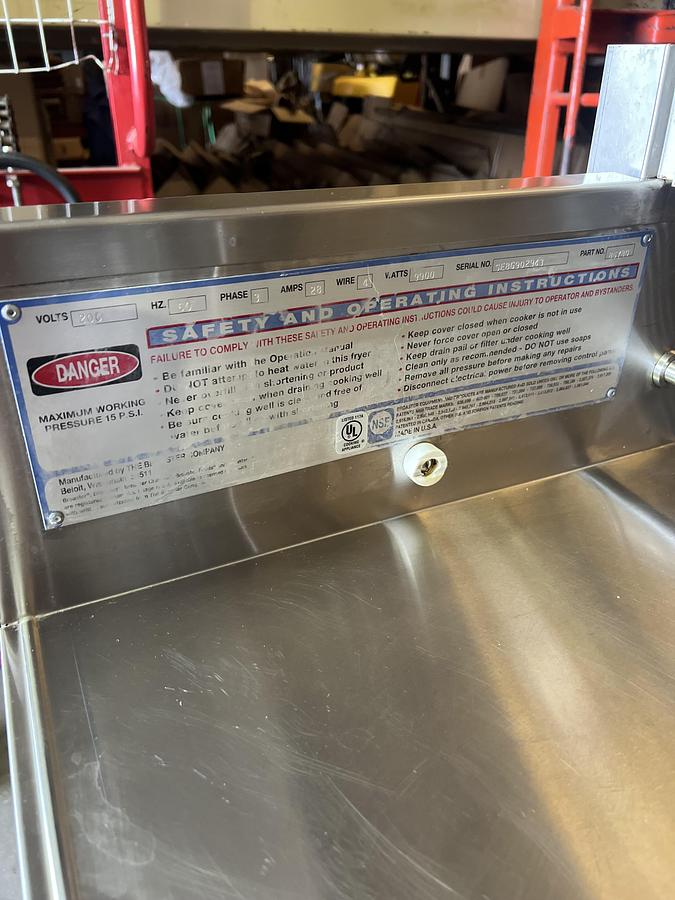Refurbished Broaster Model 1800 Commercial Pressure Fryer w/ Filtration Digital Controls