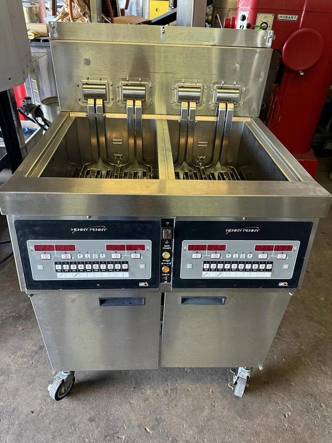 Used Henny Penny LVE-102-EE Fryer - (2) Vats, 208v 3 Phase Excellent condition