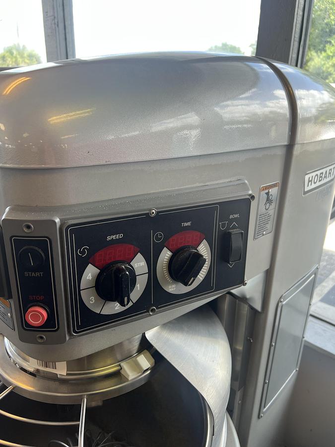 Used Hobart 60 Qt Commercial Planetary Mixer w/ Bowl, Whip & Hub Attachment