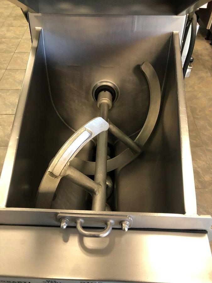 Used Used: Hobart MG1532 150 Lb Capacity Mixer / Grinder 208V 3 PhaseUsed: Hobart MG1532 150 Lb Capacity Mixer / Grinder 208V 3 Phase