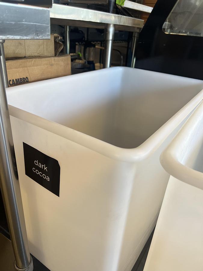 Refurbished Cambro Commercial Ingredient Storage Bin with Lid & Casters