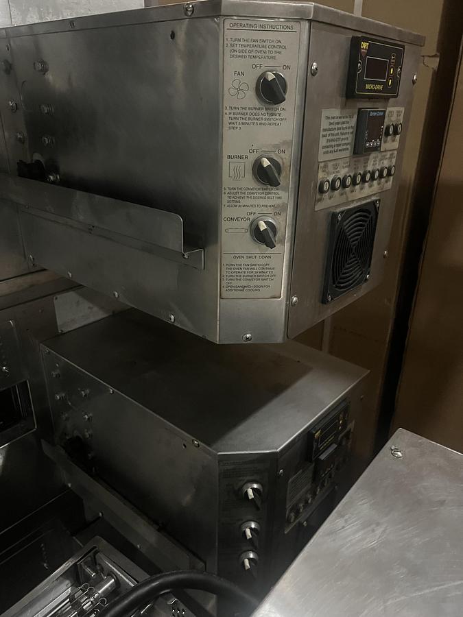 Used Middleby Marshall Double Stack Conveyor Pizza Oven – Top Oven Working – Bottom Oven for Parts/Storage