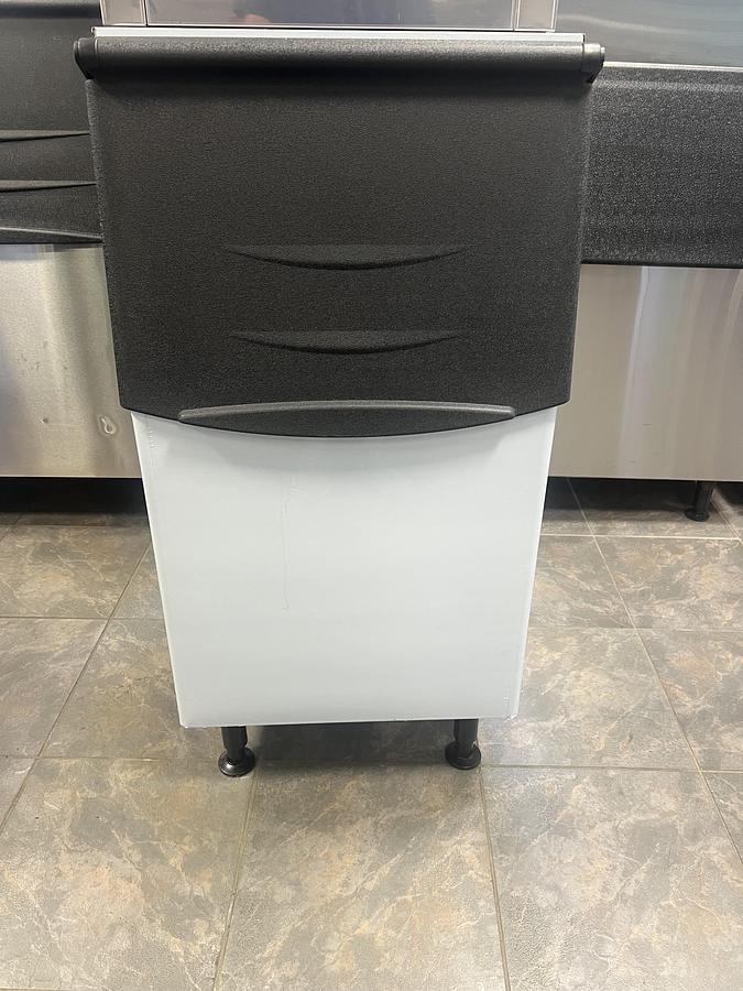 North Pole 275 lb Commercial Ice Storage Bin – Stainless Steel Ice Bin