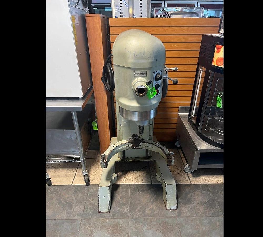 Used Hobart H600T 60 Qt Mixer 1/2HP - 3Ph - 200 - New Stainless Bowl And Dough HookHobart H600T 60 Qt Mixer 1/2HP - 3Ph - 200 - New Stainless Bowl And Dough Hook