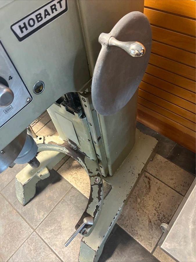 Used Hobart H600T 60 Qt Mixer 1/2HP - 3Ph - 200 - New Stainless Bowl And Dough HookHobart H600T 60 Qt Mixer 1/2HP - 3Ph - 200 - New Stainless Bowl And Dough Hook