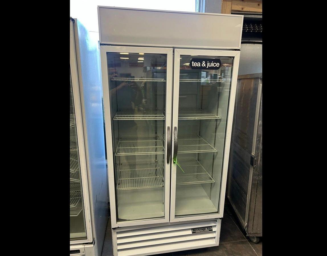 Used Beverage-Air MT-35 White Two Section Glass Door Merchandiser RefrigeratorBeverage-Air MT-35 White Two Section Glass Door Merchandiser Refrigerator