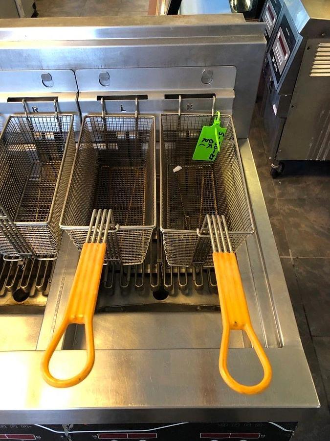 Used Henny Penny 3 Well Electric Open Freestanding Fryer with Oil Filtration System 208 volts 3 phaseHenny Penny 3 Well Electric Open Freestanding Fryer with Oil Filtration System 208 volts 3 phase