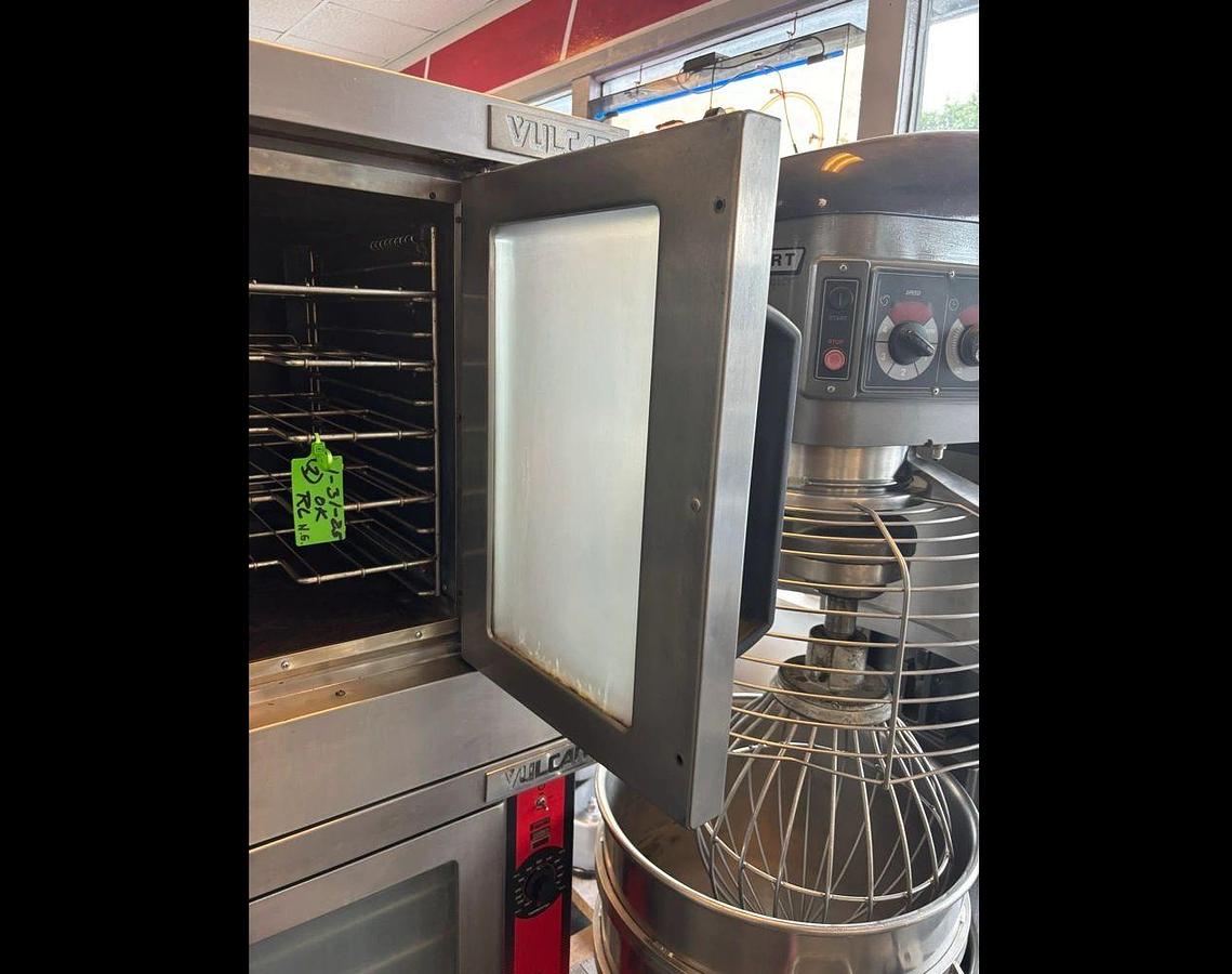 Used Vulcan Double Full Size Natural Gas Convection Oven - 100,000 BTUVulcan Double Full Size Natural Gas Convection Oven - 100,000 BTU