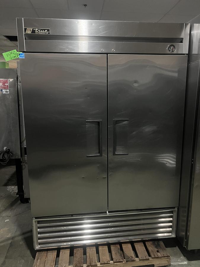 Refurbished TRUE 2 Door Commercial Reach-In Refrigerator Stainless Steel Upright Cooler