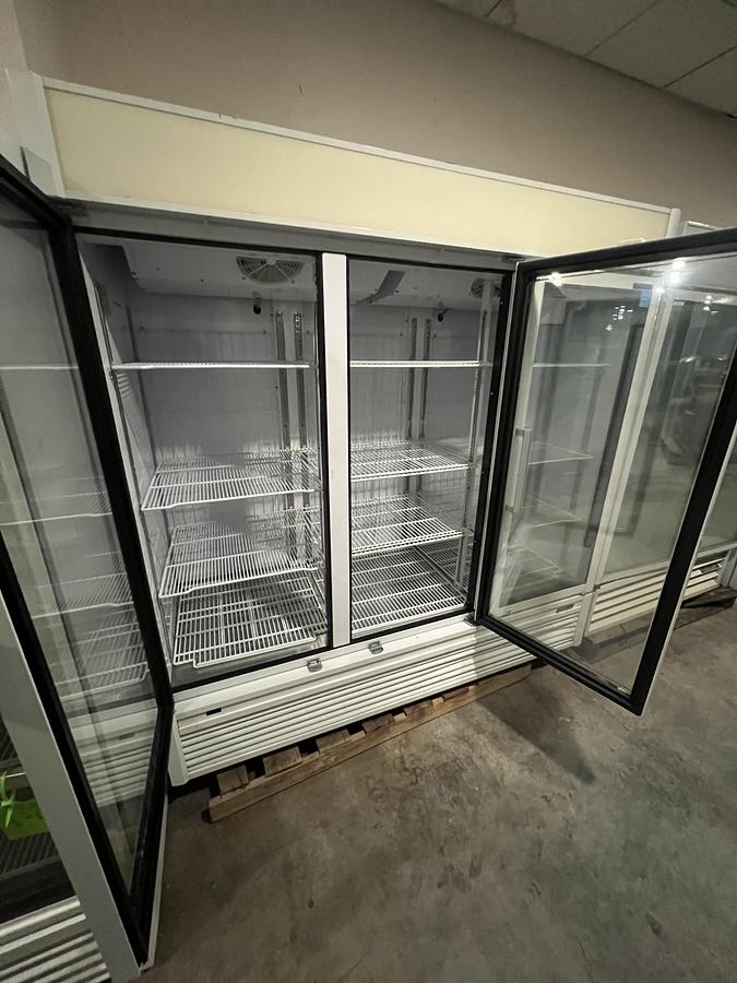 Refurbished Turbo Air 3 Door Glass Merchandiser Commercial Refrigerator Reach-In Cooler