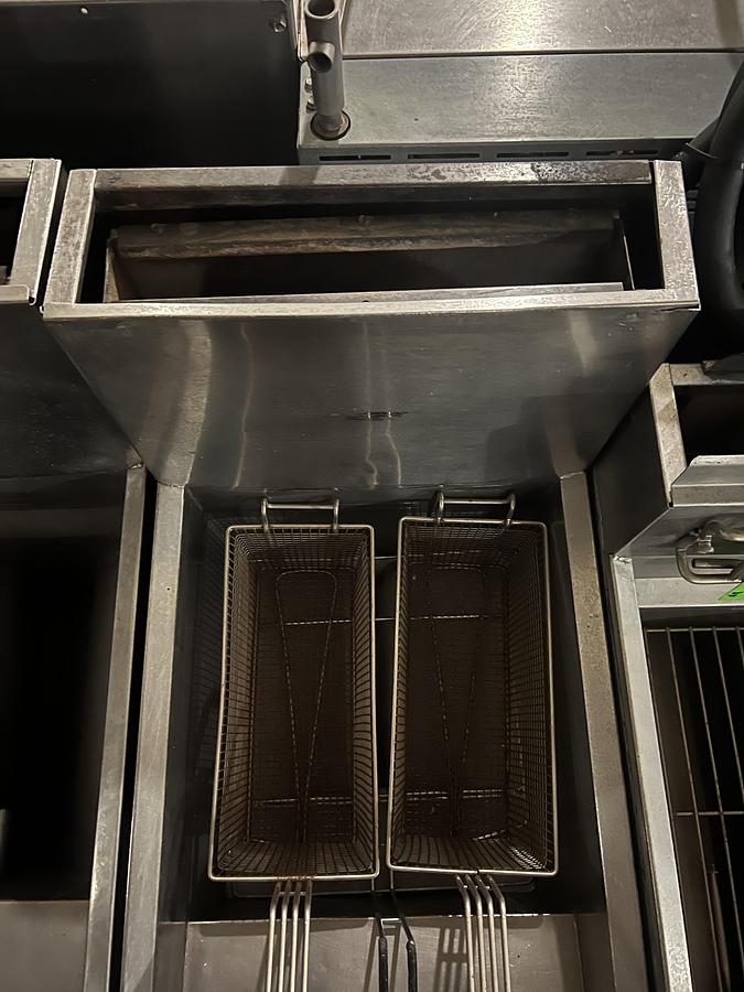 Refurbished Frymaster Commercial Single Bay Gas Fryer Stainless Steel w/ Twin Baskets