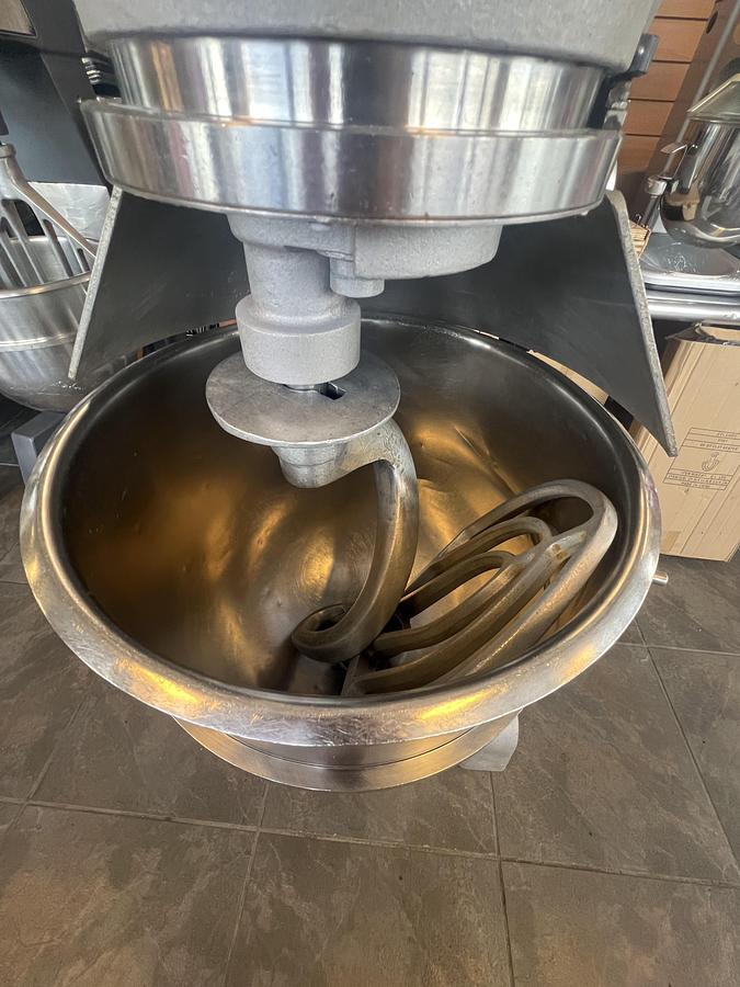 Refurbished Globe SP60 60 Qt Commercial Planetary Mixer w/ Bowl & Dough Hook Heavy Duty