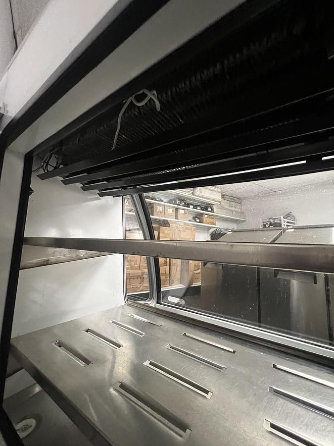 Refurbished Tor Rey Refrigerated Deli Display Case Curved Glass Commercial Merchandiser