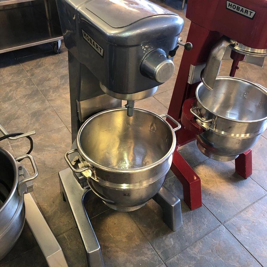 Used Hobart D-300 30 Qt Bakery Dough Mixer w/ Bowl, Hook Volts 115 Phase 1Hobart D-300 30 Qt Bakery Dough Mixer w/ Bowl, Hook Volts 115 Phase 1