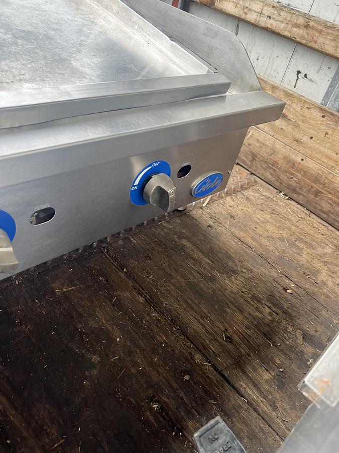 Refurbished Globe GCB36G 36” Commercial Gas Griddle – Natural Gas / Propane