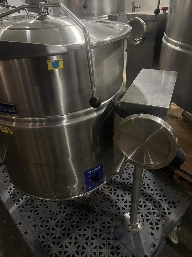 Refurbished Cleveland KEL-40-T 40 Gallon Electric Tilting Steam Jacketed Kettle Commercial