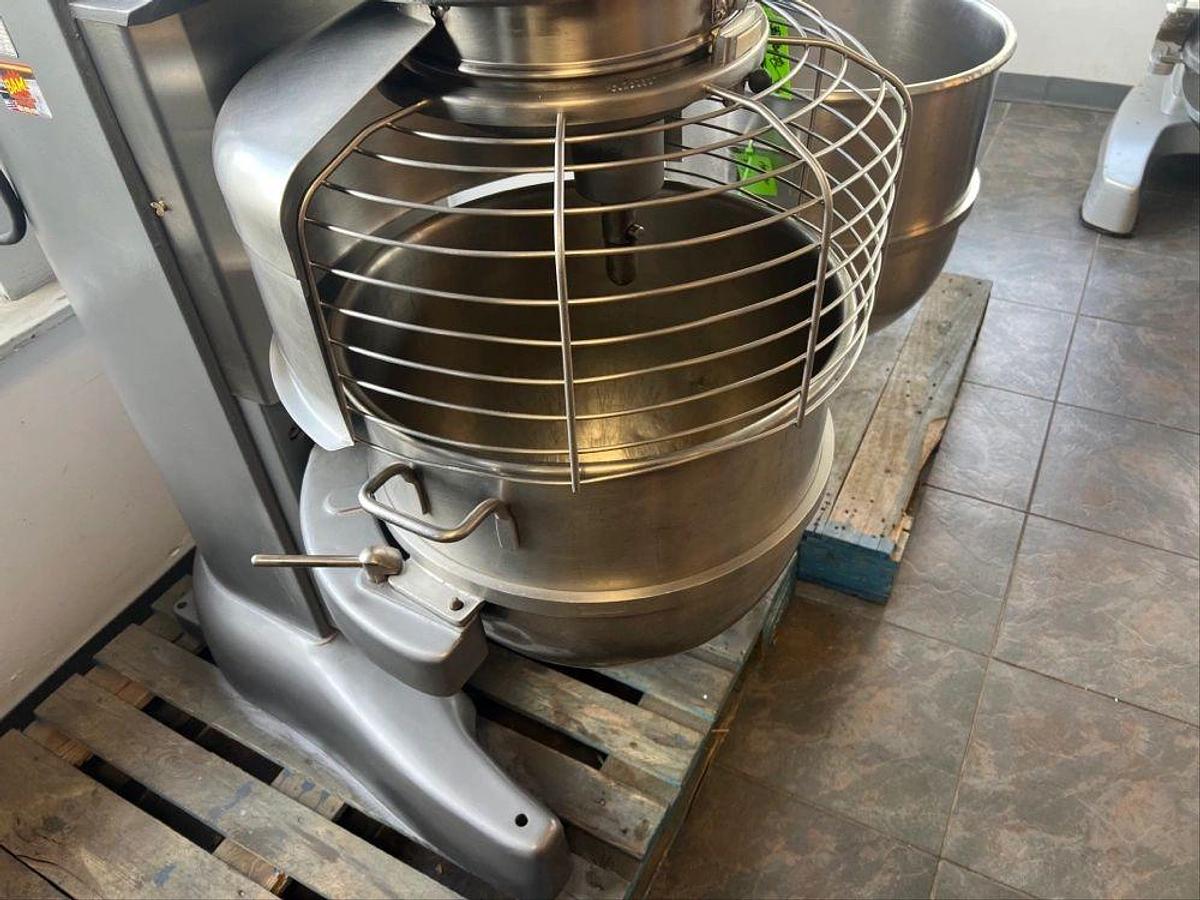 Used HOBART M-802 3HP STAINLESS STEEL BOWL & HOOK WITH BOWL GUARD 200V/60/1PHHOBART M-802 3HP STAINLESS STEEL BOWL & HOOK WITH BOWL GUARD 200V/60/1PH