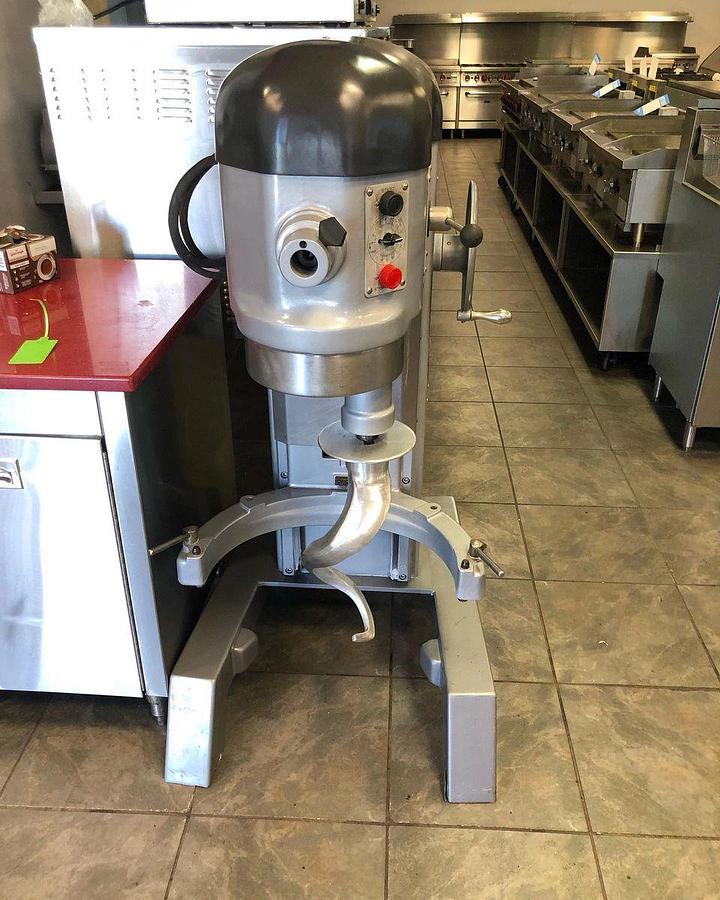 Used Hobart H600 H-600 60QT Mixer With HookHobart H600 H-600 60QT Mixer With Hook