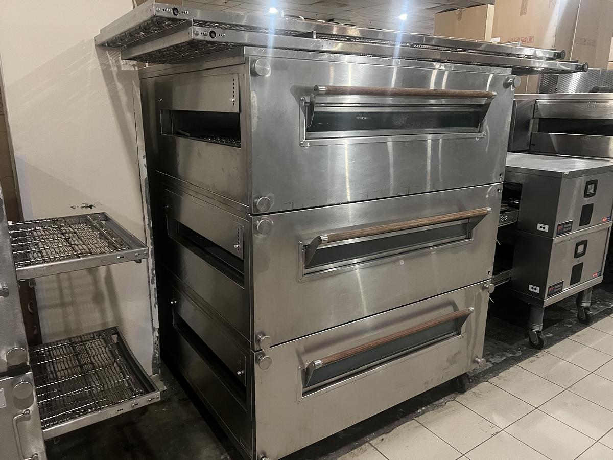 Used Middleby Marshall Double Stack Conveyor Pizza Oven – Top Oven Working – Bottom Oven for Parts/Storage