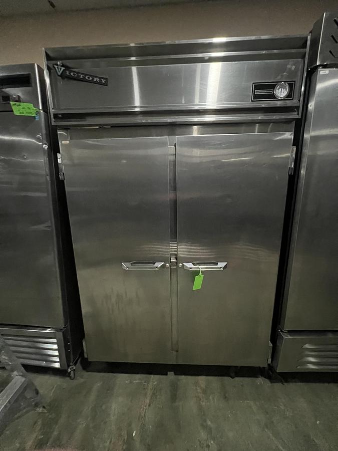 Refurbished Victory 2 Door Commercial Reach-In Refrigerator Stainless Steel Heavy Duty