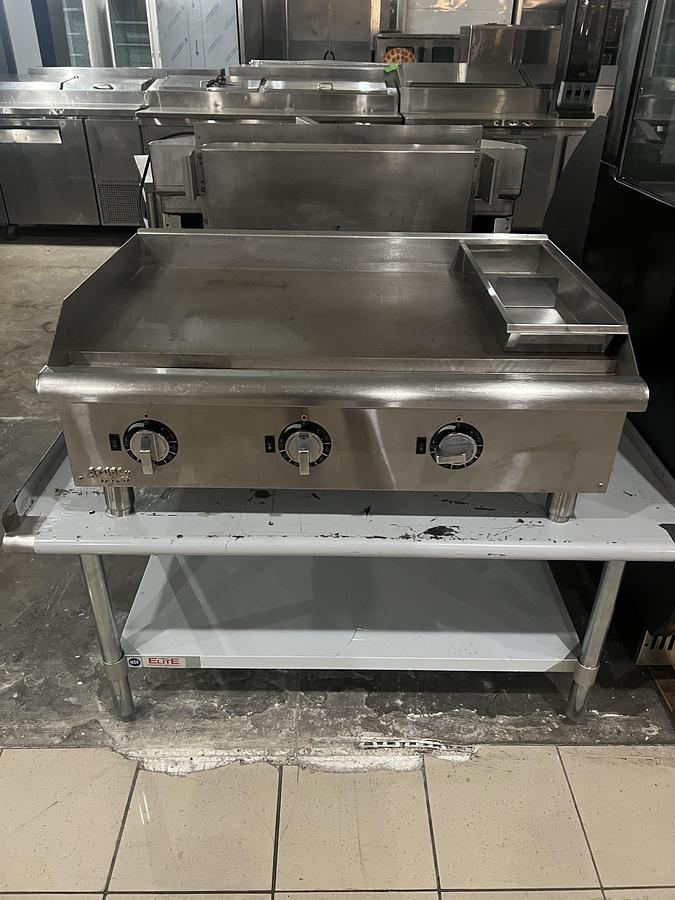 Used APW Wyott 36” Electric Flat Top Griddle Commercial Countertop 3-Zone Stainless