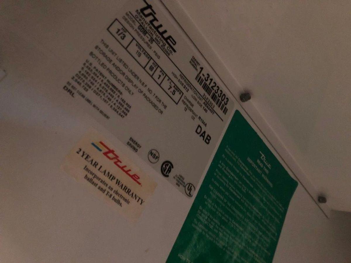 Used True GDM-26 One Section Glass Door MerchandiserTrue GDM-26 One Section Glass Door Merchandiser